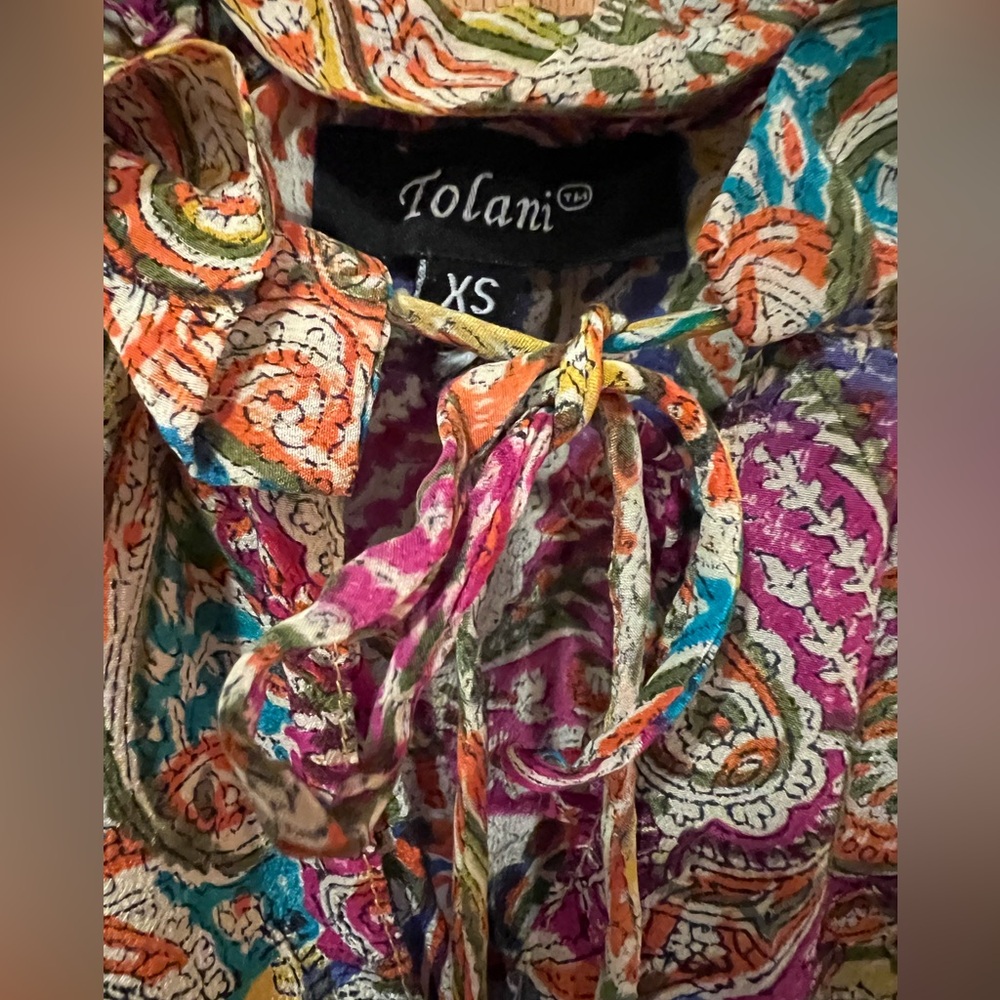 Tolani Silk Ruffled Split V-Neck w/ Ties & 3/4 Flutter Sleeves Paisley Blouse XS - Picture 4 of 11